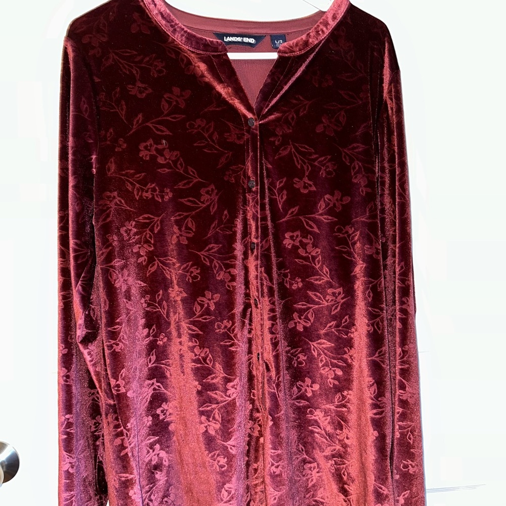 red velvet long sleeve shirt size large in women’s